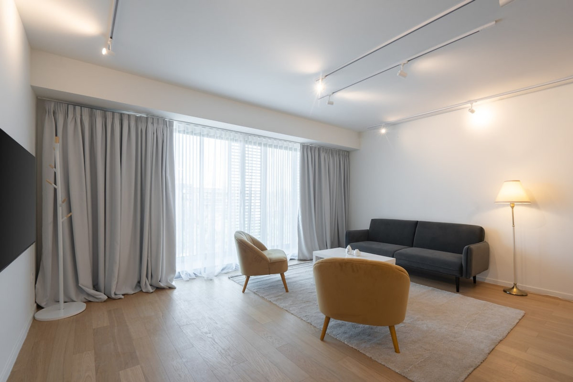Living room image 3