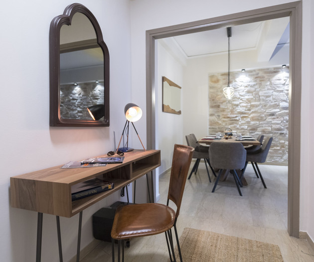 Modern Stone Suite: 1Gbps Fiber & Space for 6