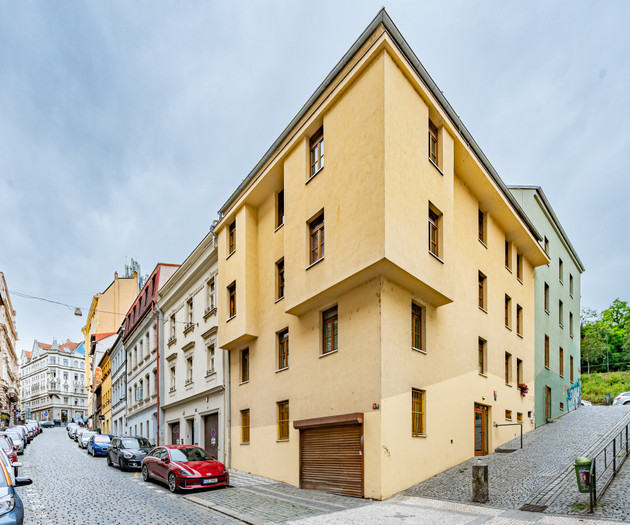 Two-bedrooms apartment with air-condition, balcony
