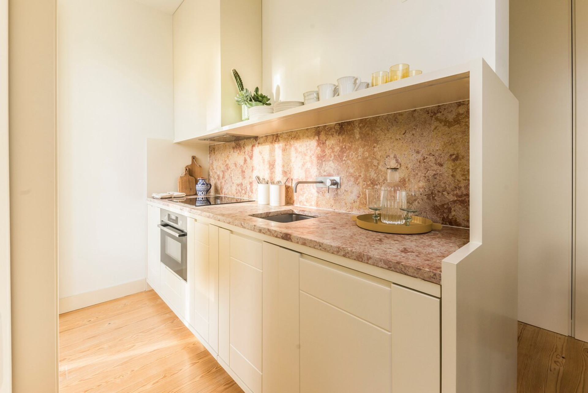 Full kitchen