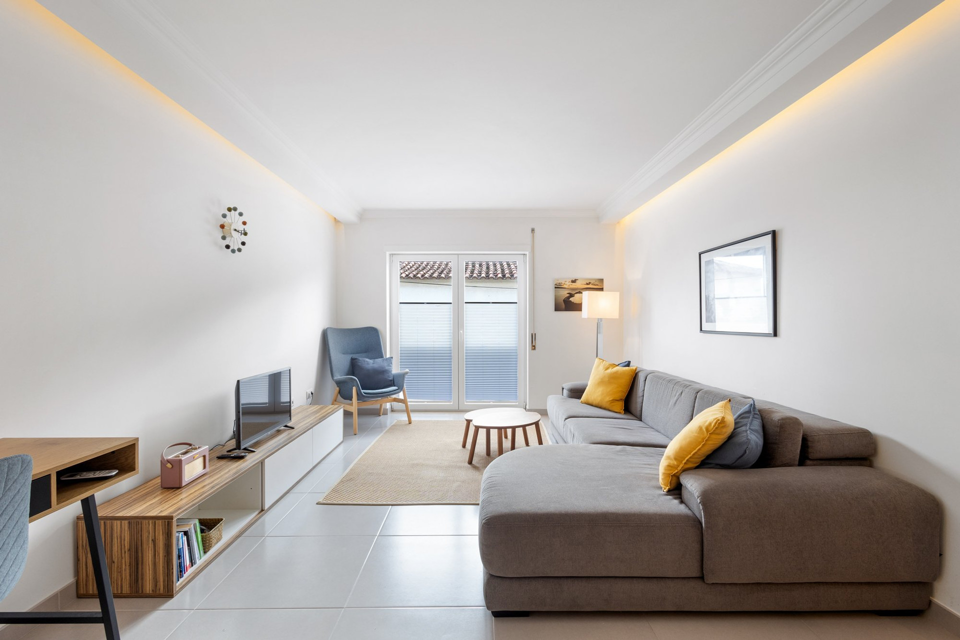 Modern living room ambient lighting