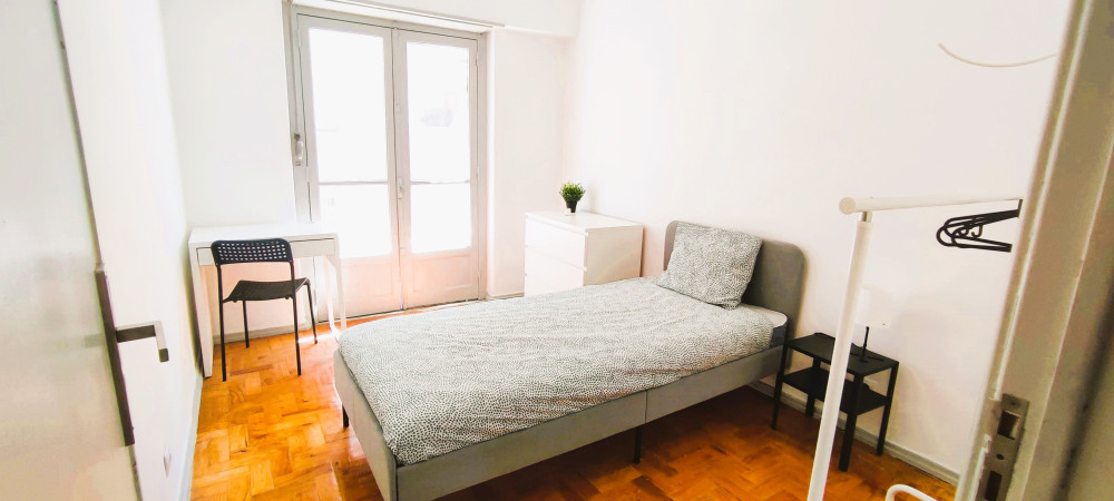 Single room, with balcony, 10 min from Lisbon preview