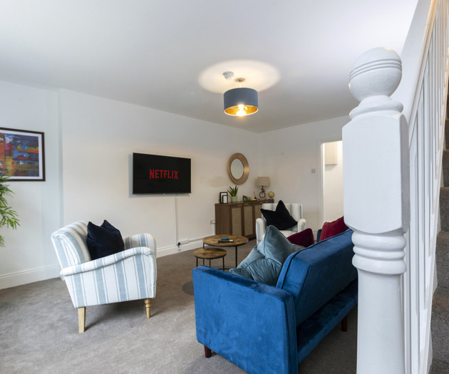 The Cosy Pavilion: Stylish 2BR Free Street Parking