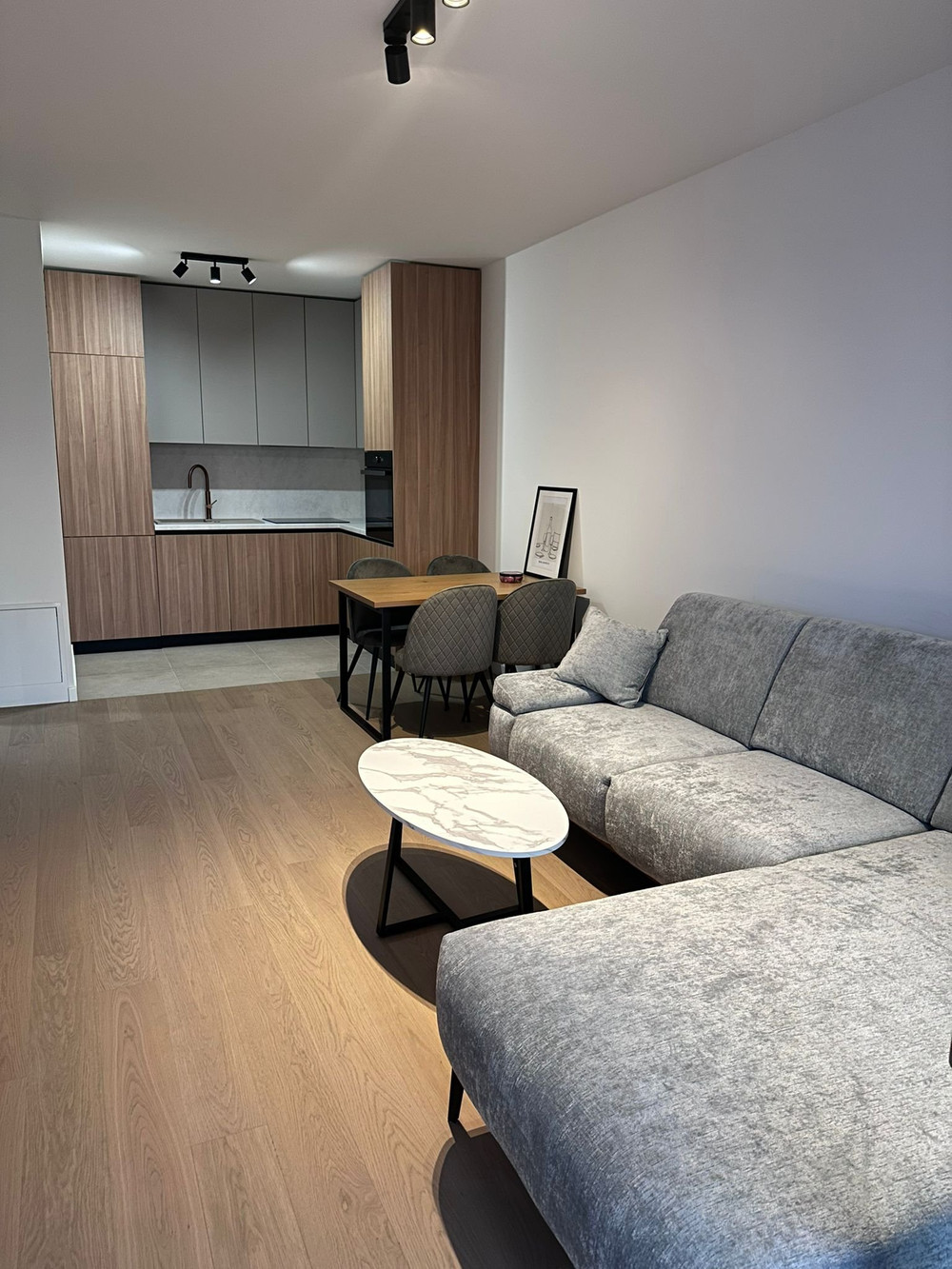 Modern 1-Bedroom Apartment with Garage & Loggia preview