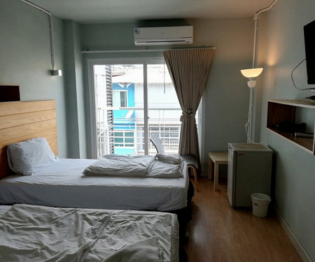 Cozy& Clean Room with Balcony near BTS