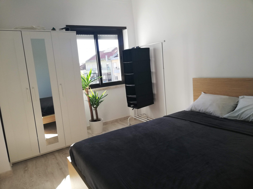 Sunny Double Room in 5 room flat