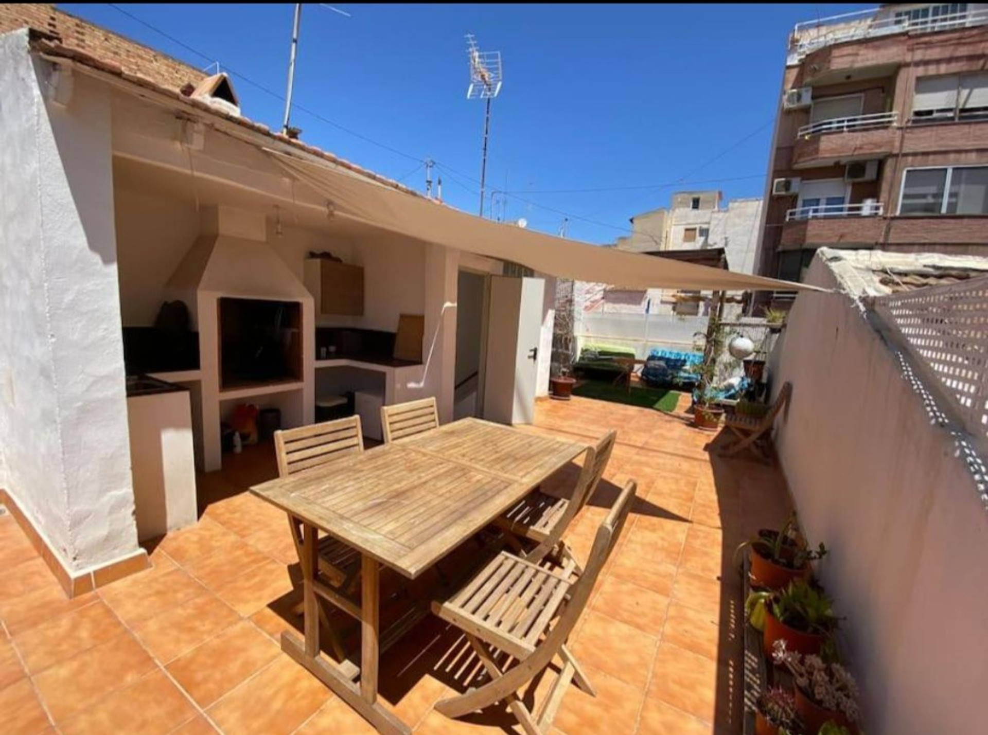 Top roof terrace with barbecue