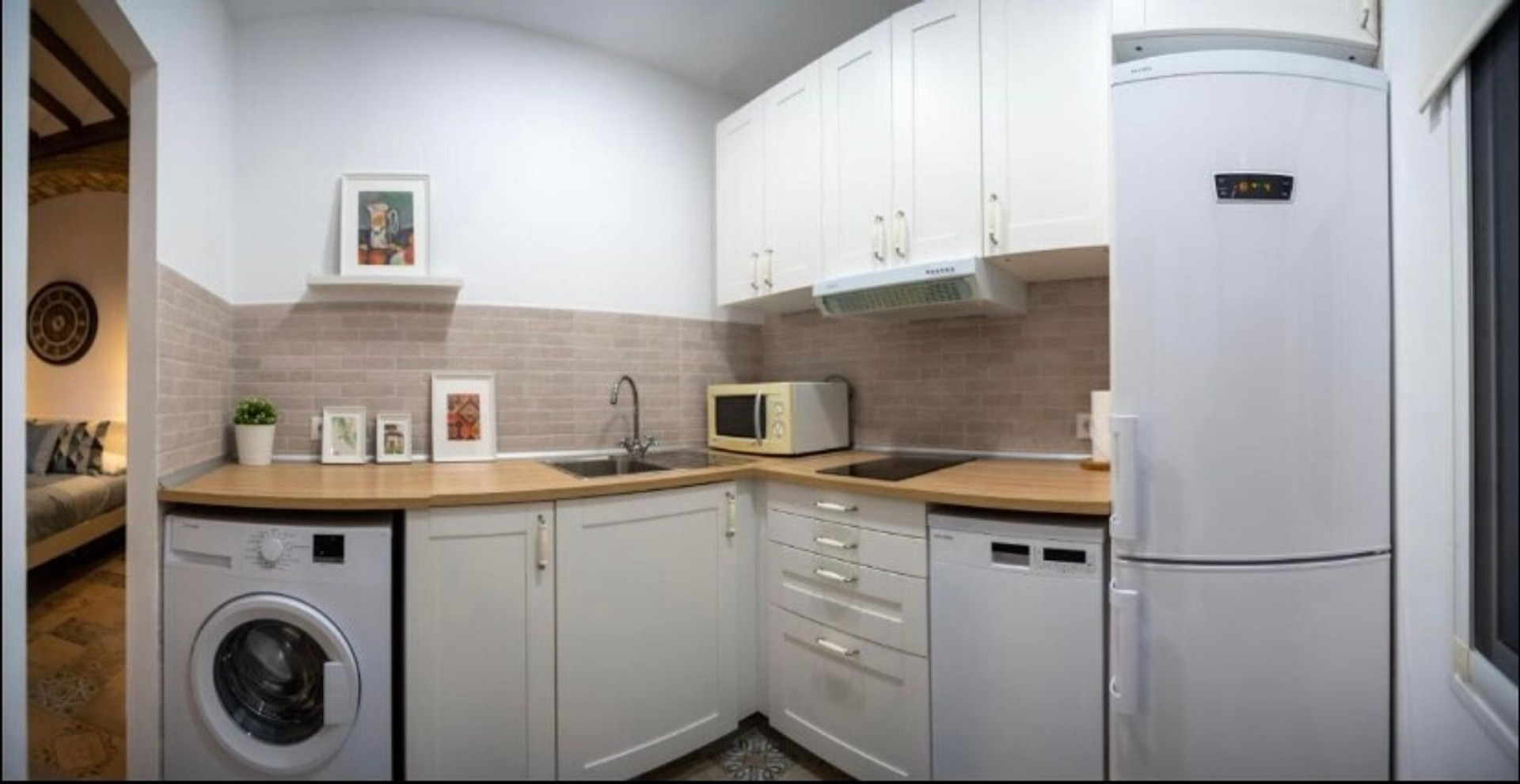 Full kitchen image 2