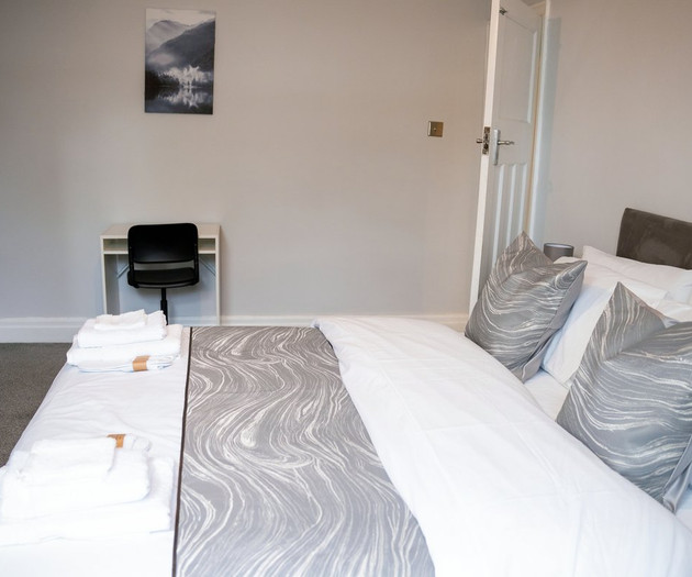 Modern & Spacious 4-Bedroom Residence in Crumpsall