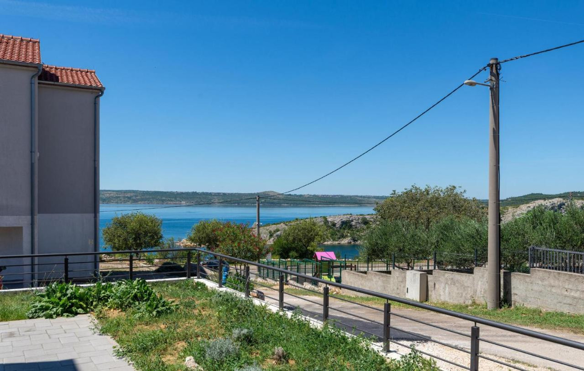 frontyard - seaview