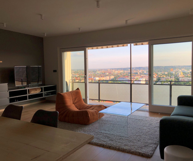Calm Panoramic Luxury Apartment 10 min to Center