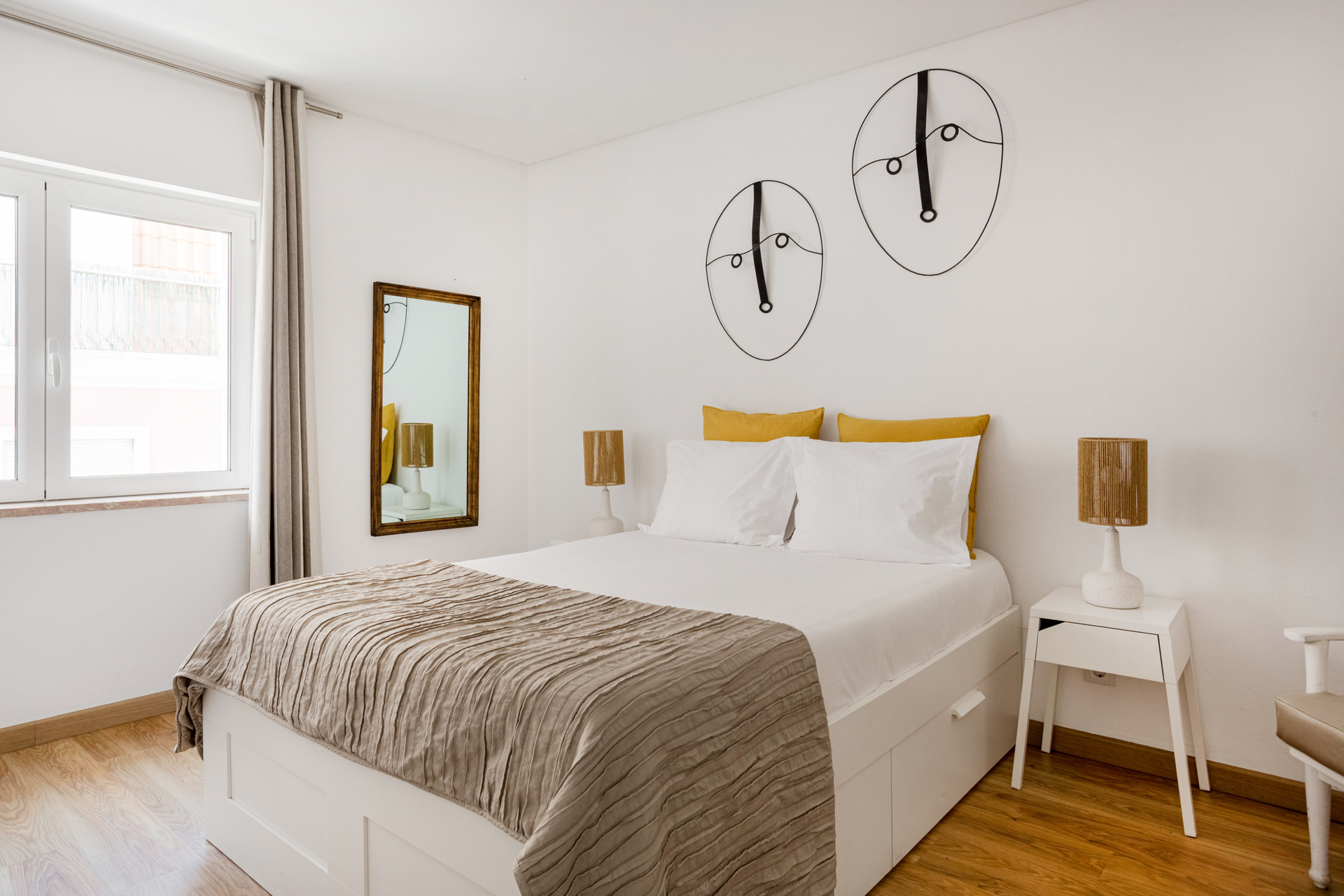 Bedroom with a double bed.