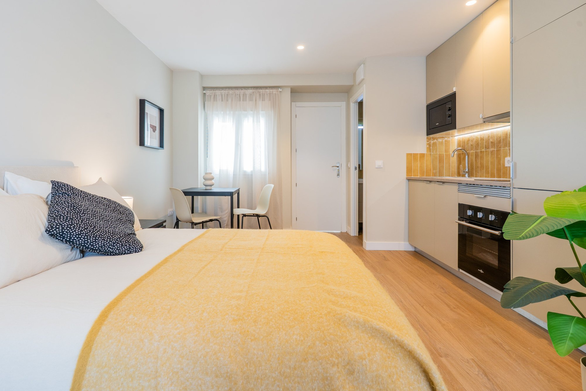 Studio bed kitchen and dining area
