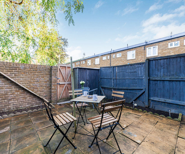 Bright 3 Bed Garden House, Haggerston, Parking