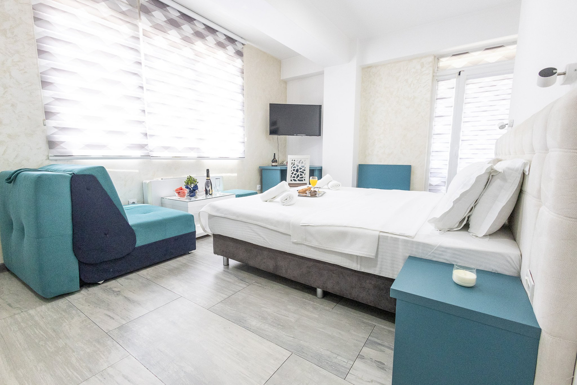 Studio with bed and teal sofa