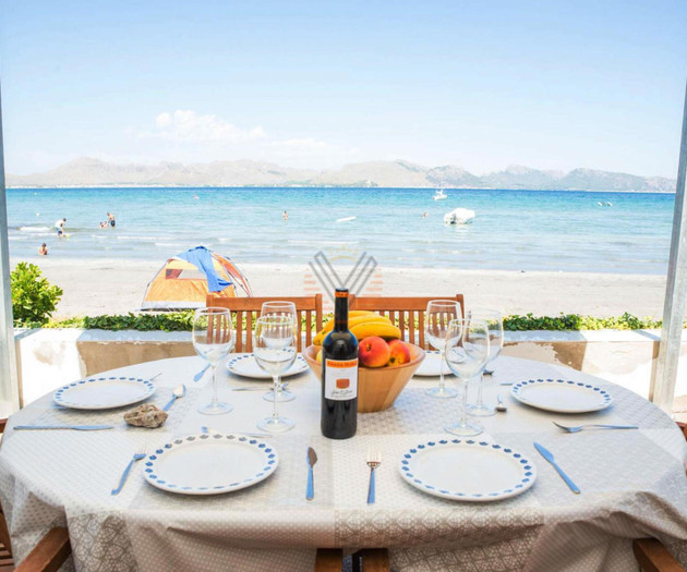 Ran de Mar, sea views villa located directly on th