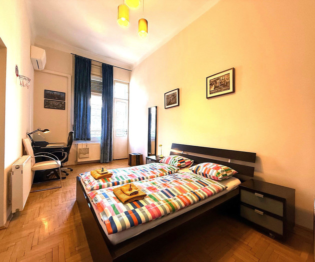 Central 2-Bedroom Apartment with Private Balcony