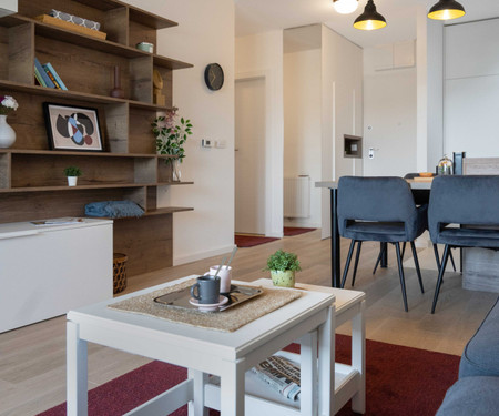 Stylish 2BDR Apartment- FREE GARAGE