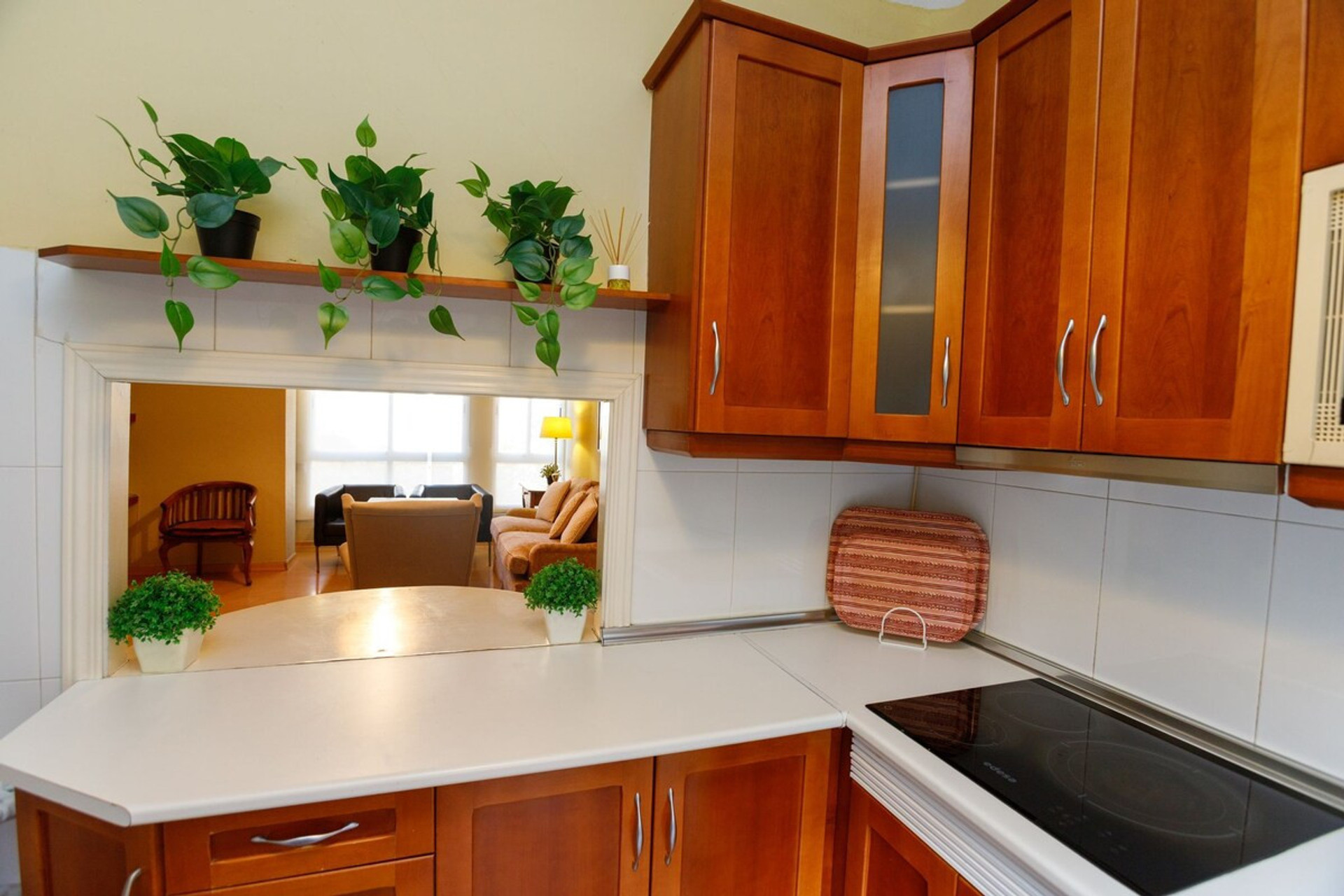 Full kitchen image 1