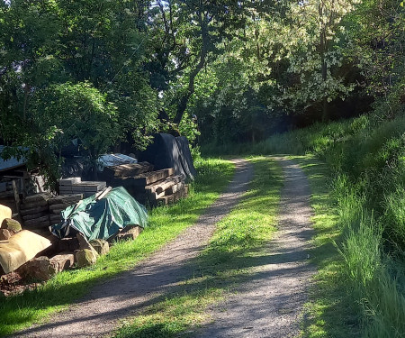 Spacious mobile home, remote fam farm