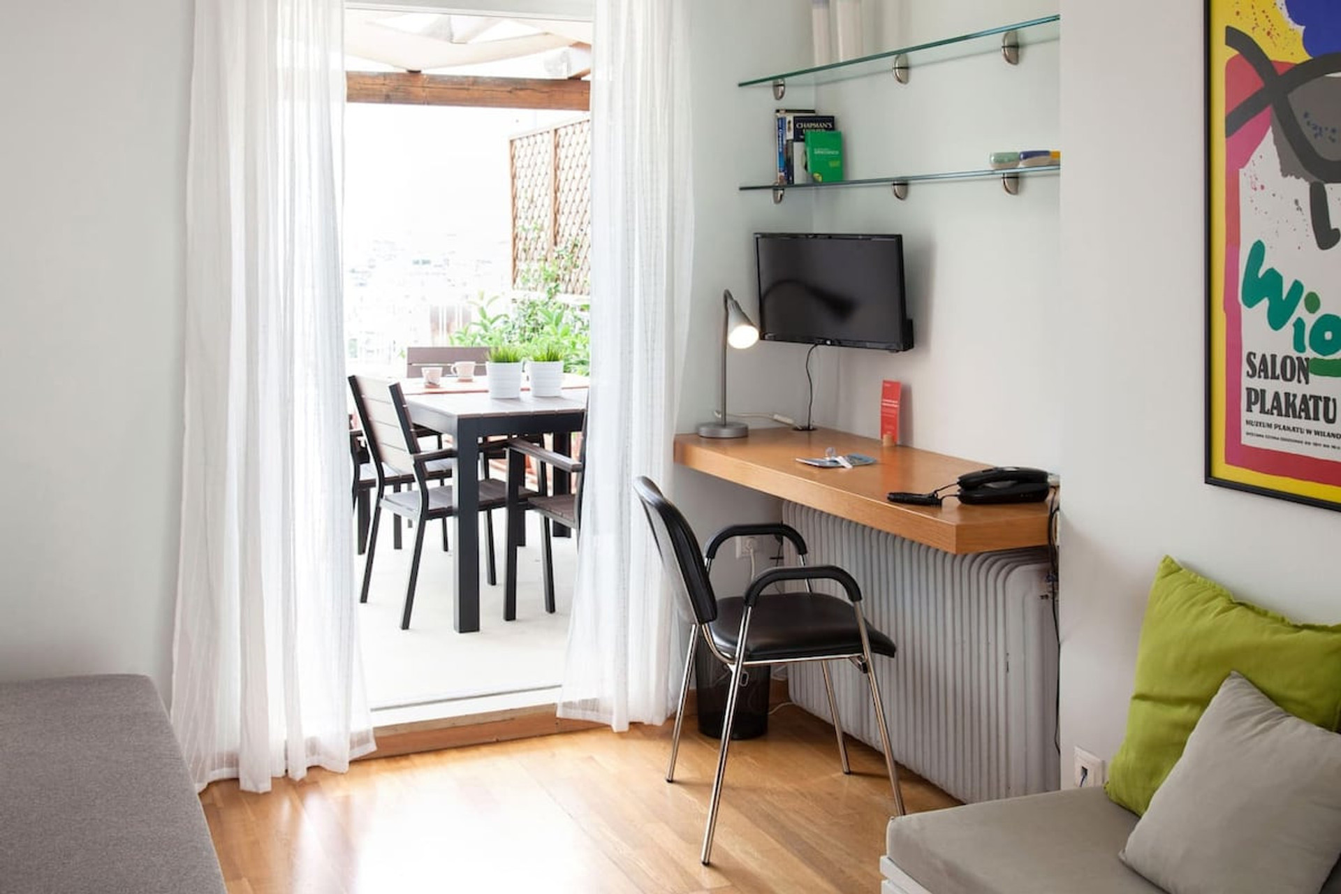 Interior & veranda