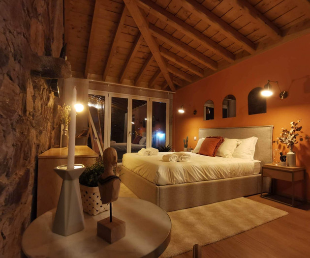 Luxury 5‑Bedroom Villa with Pool and Garden