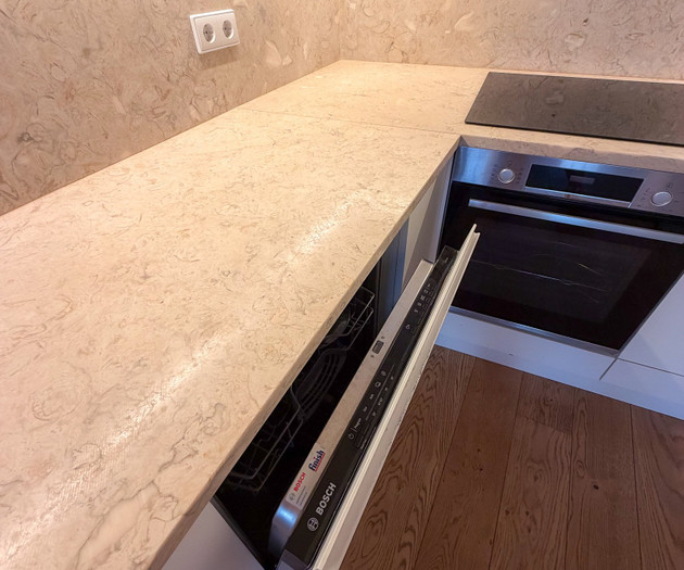 High-end T2 in a fully renovated building