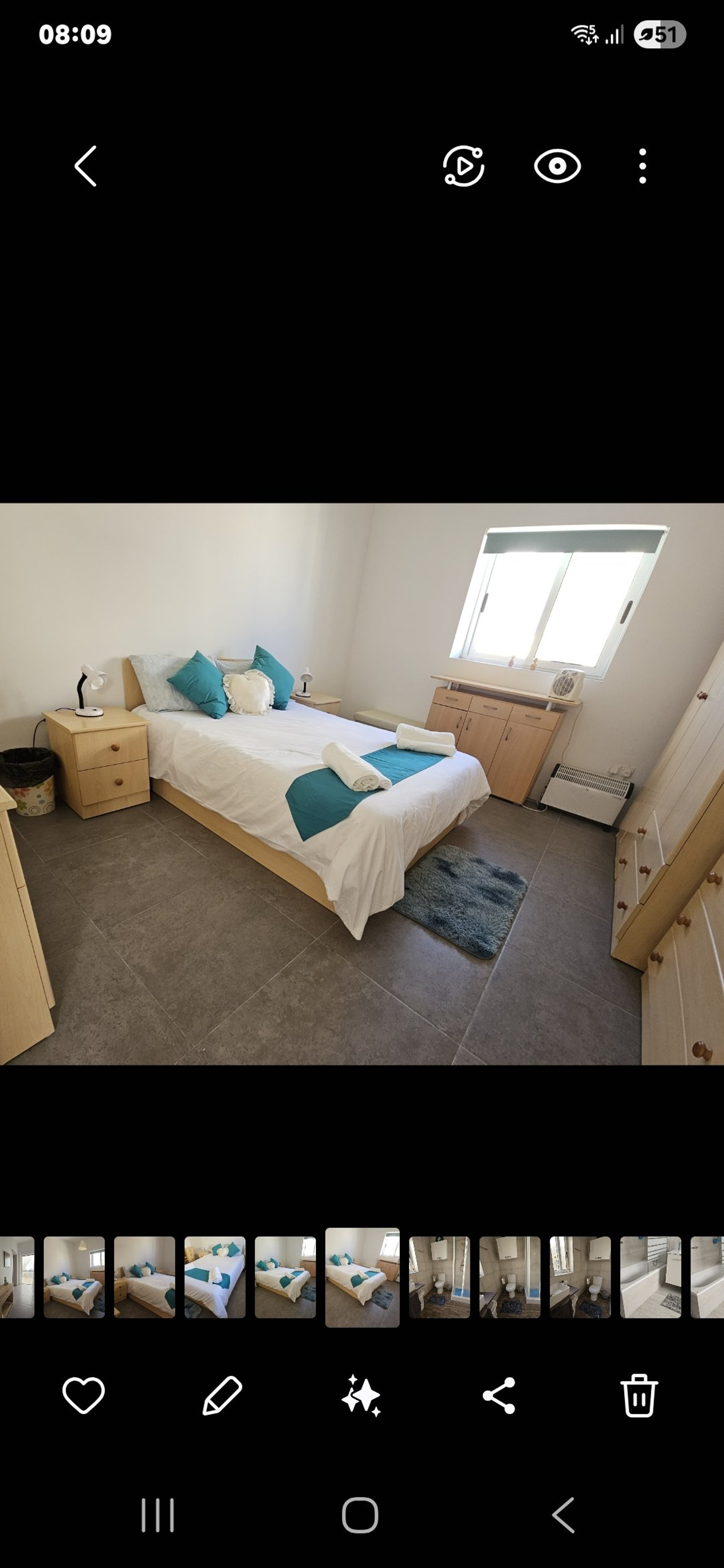 Double Bedroom with a/c + own keys