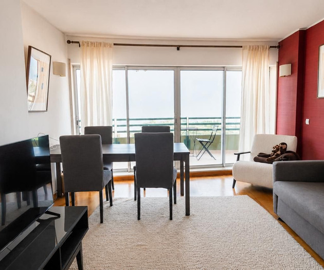 1 Bedroom Apartment with Balcony & Metro