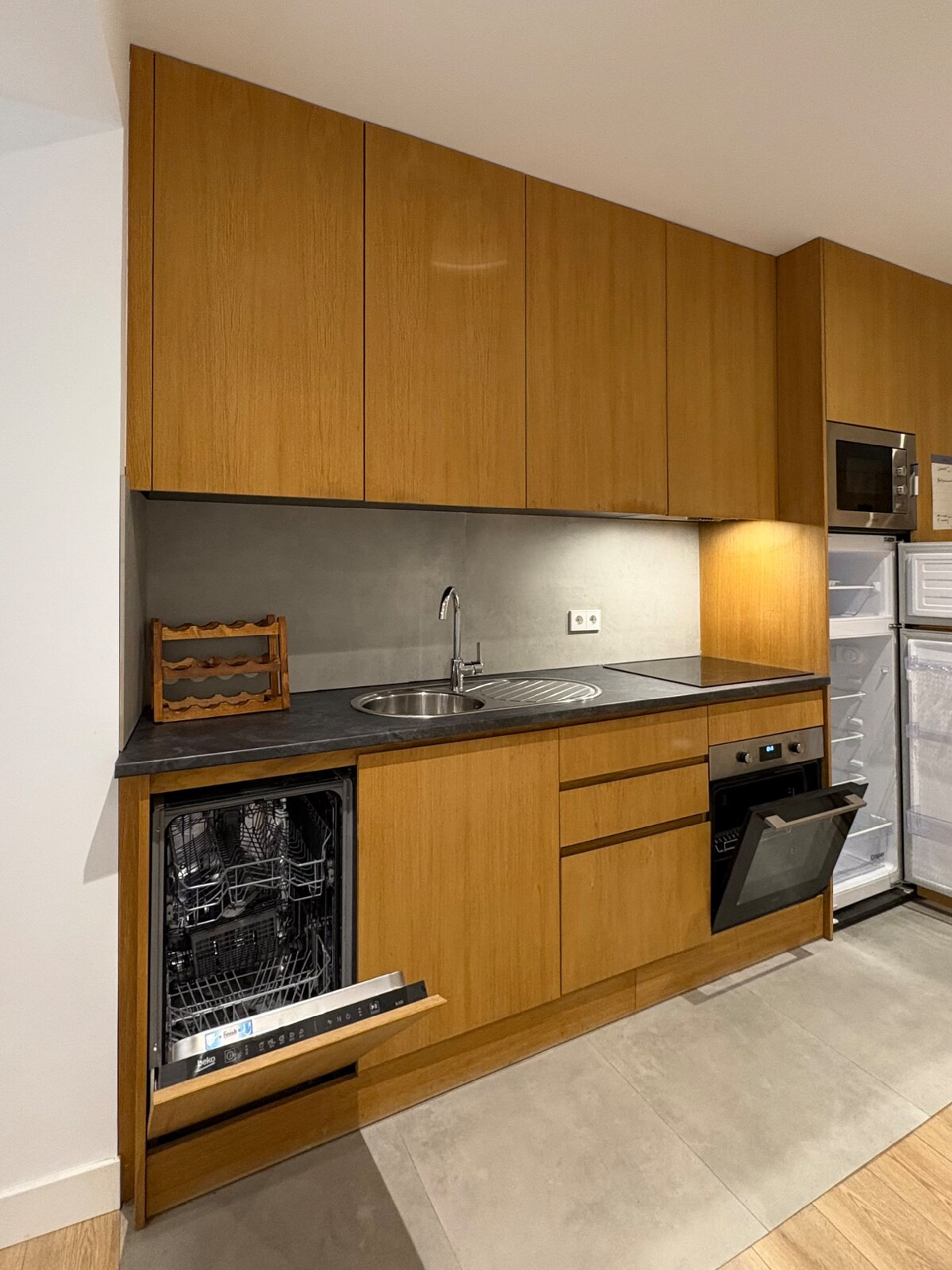 Full kitchen image 1