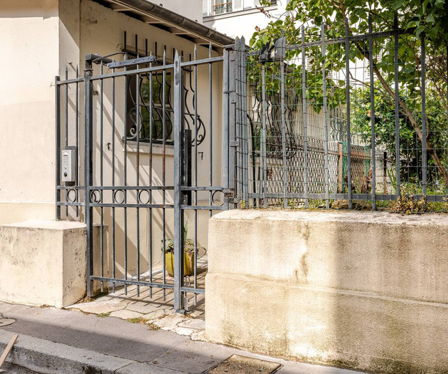 Tiny house in the Center of Paris