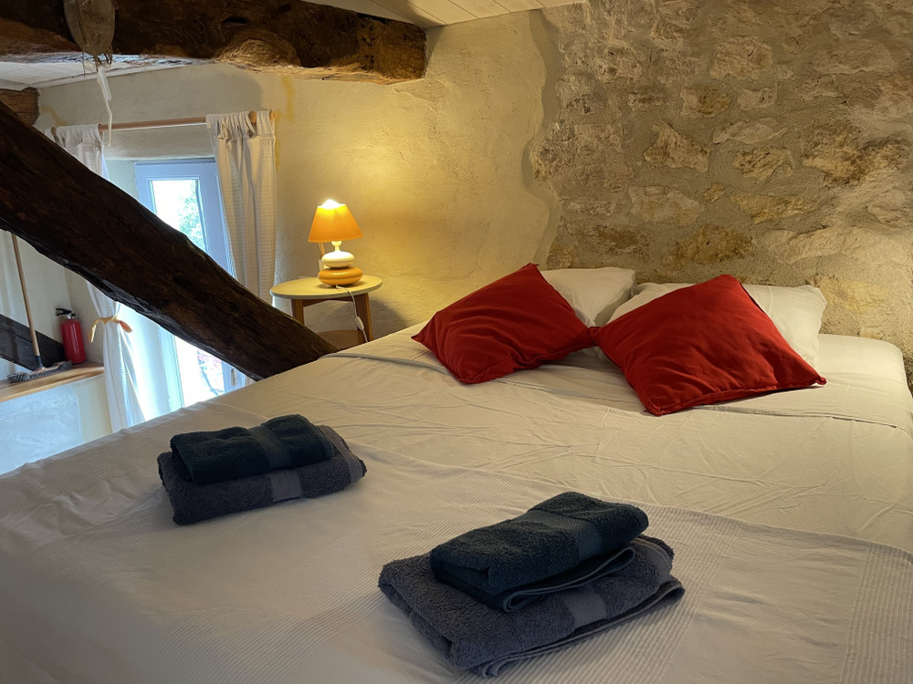 A wonderful studio surrounded by vineyards preview