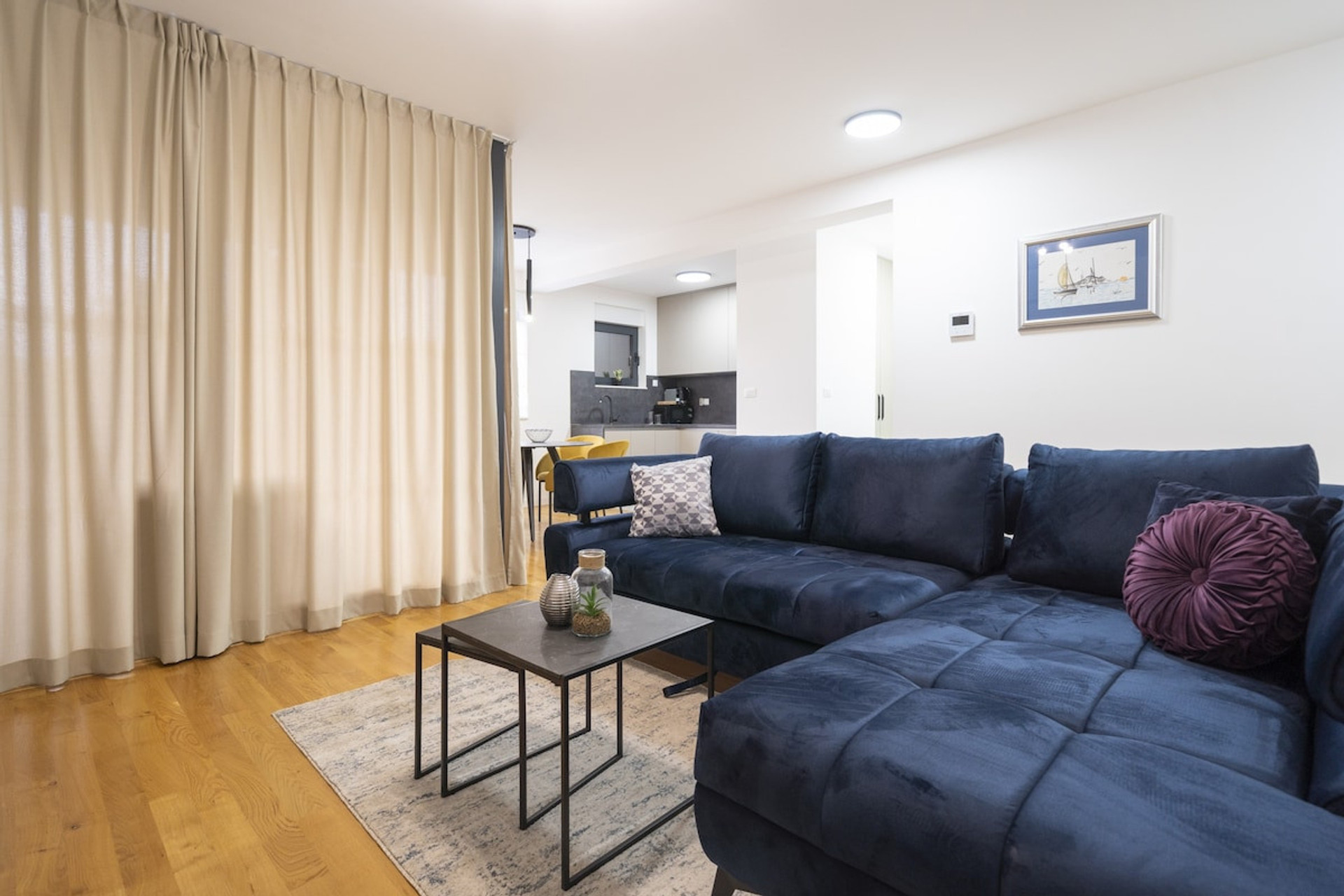 Living room image 4
