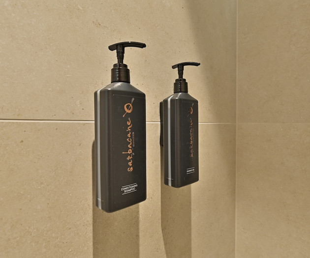 Full bathroom 2