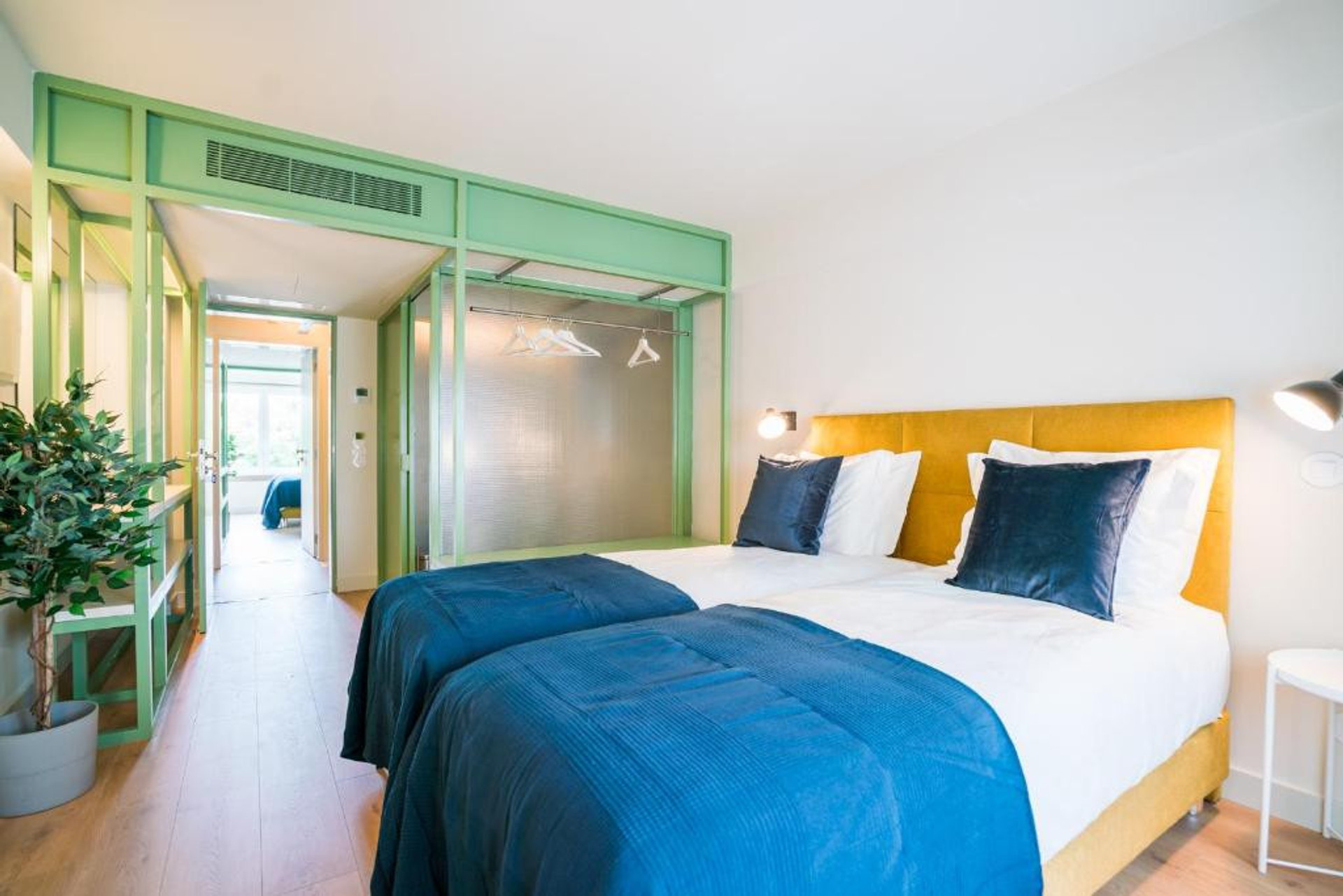 Room (twin beds)