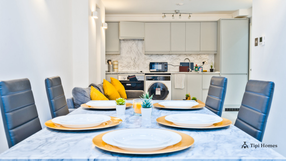 Luxury 2BR•5 min Golders Green Tube•Free Parking preview