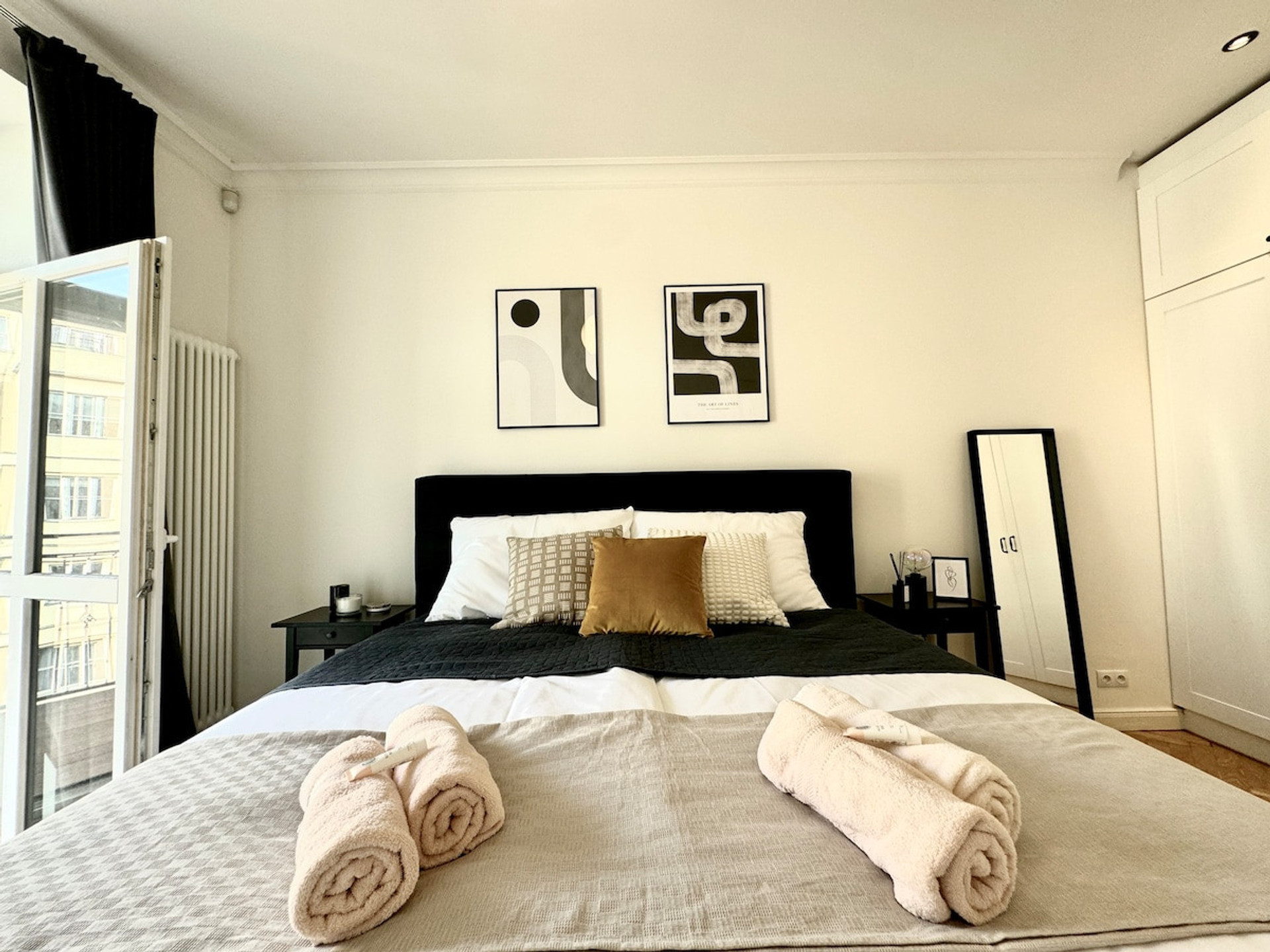 Bedroom 1 image 2
