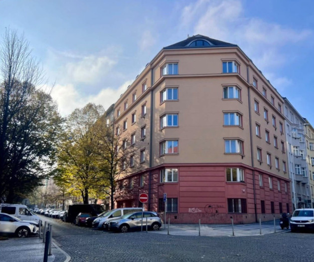 Modern apartment in Dejvice for up to 5 guests