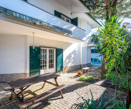 House in Carcavelos with pool and garden