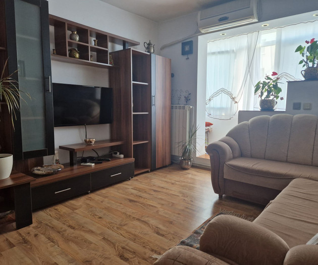 Large Group Accommodation Bucharest, 4 apt,20slips