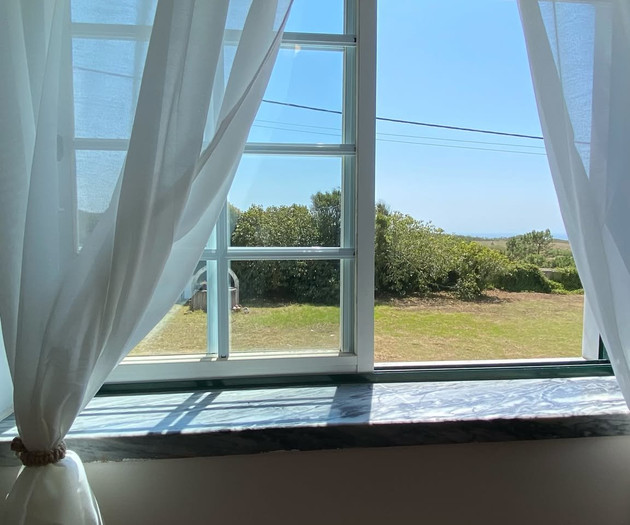 Charming Coastal 2-Bedroom Apartment