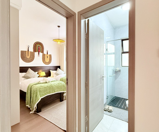 Airy 17th Floor 2BR: City Views, Balcony & Pool