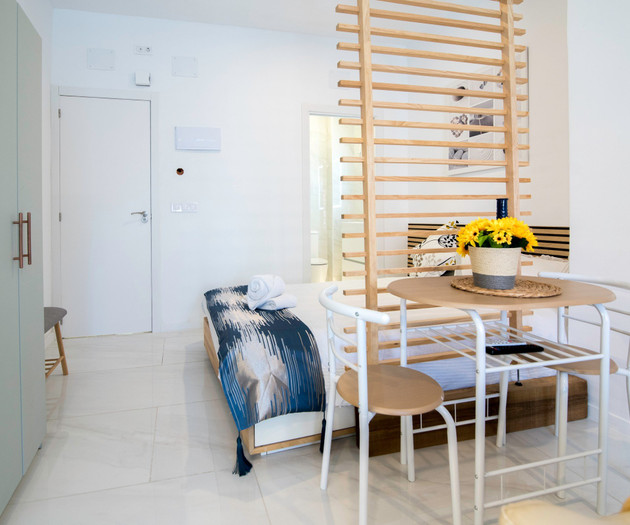 SleekLofts Romantic Studio for 2 with Kitchen