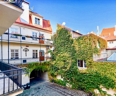 2 bedroom Apartment in Old Town with Balcony