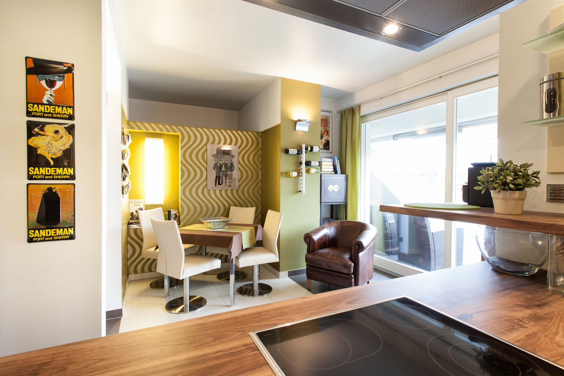 Dining and reception area leading onto the terrace