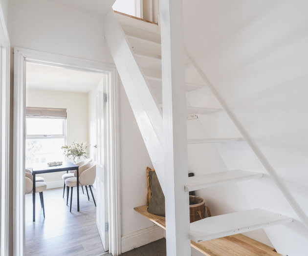 Minimalistic 2 Bed close by Central line | Parking