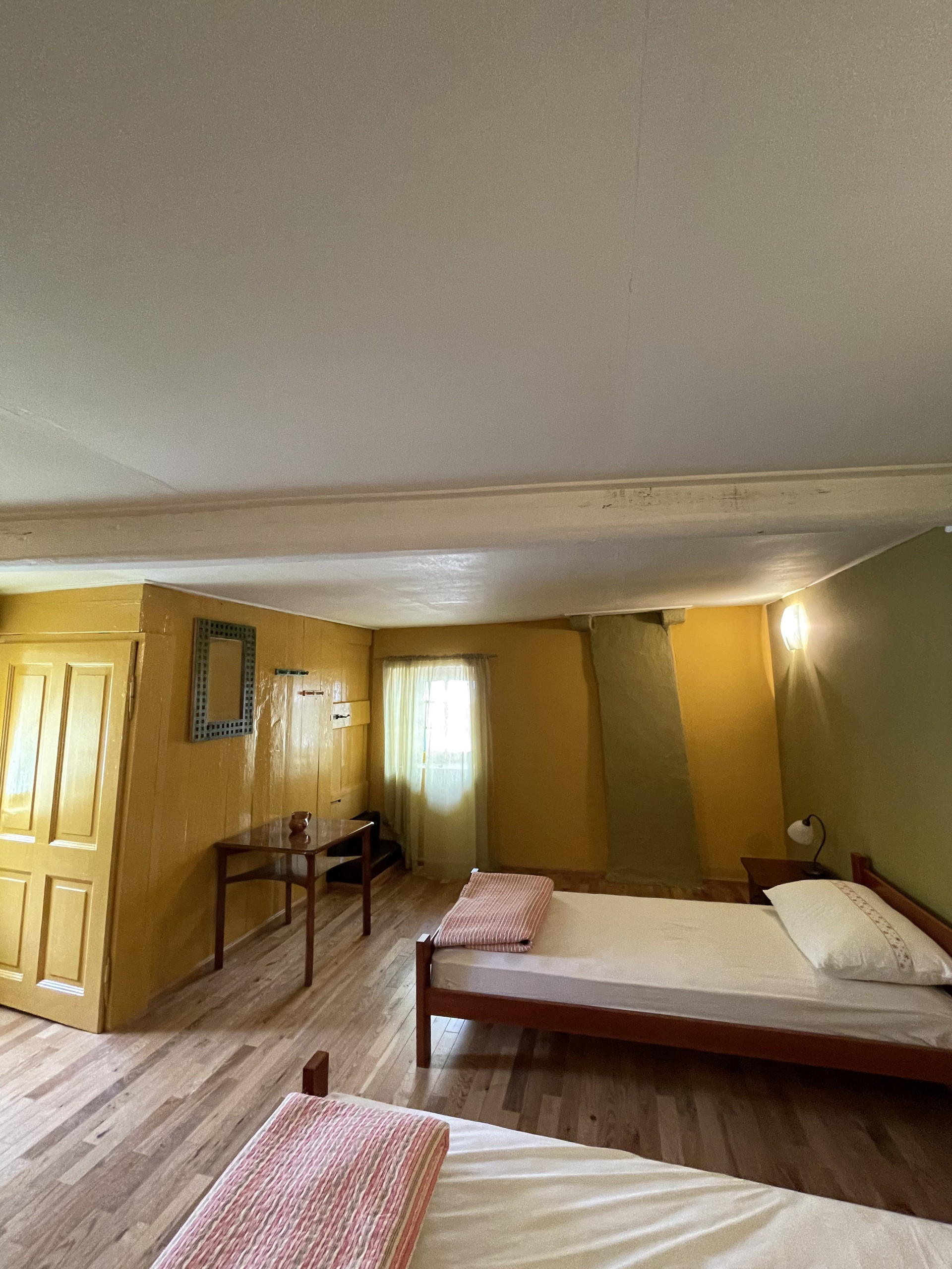Bedroom with twin beds