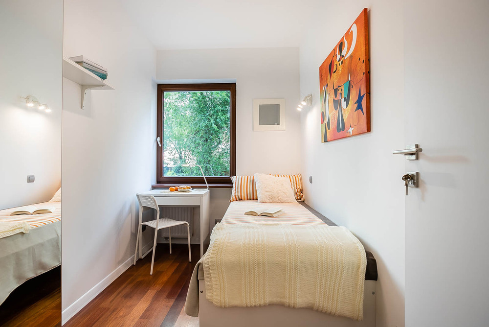 Room for a girl near Metro Wilanowska in Warsaw preview