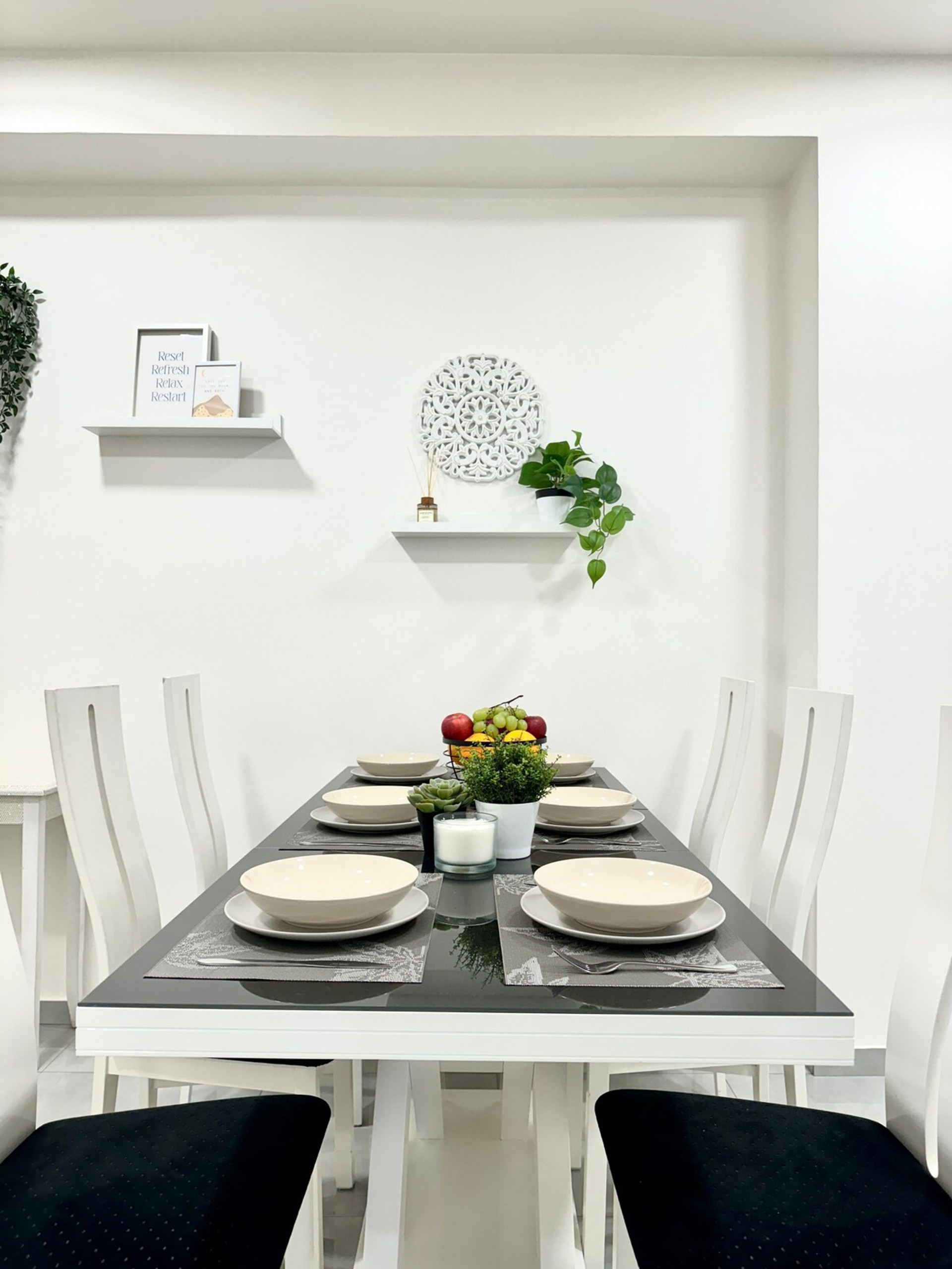 Dining area image 1