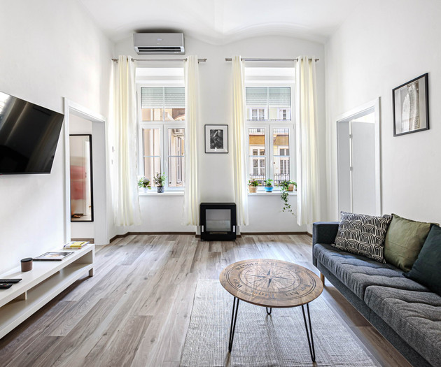 2 BEDROOM APARTMENT NEAR THE OPERA HOUSE